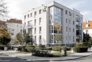 Blok Mieszkalny W Polsce 2025
