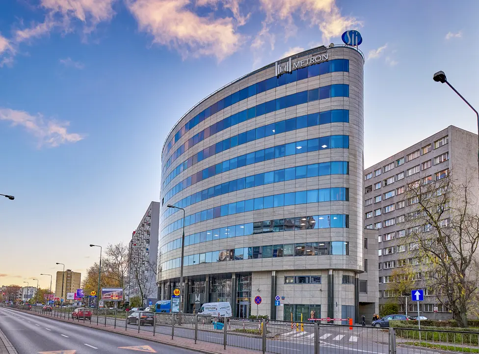 Biurowiec Metron Polozony Jest Przy Alei Niepodleglosci 69 W Warszawie