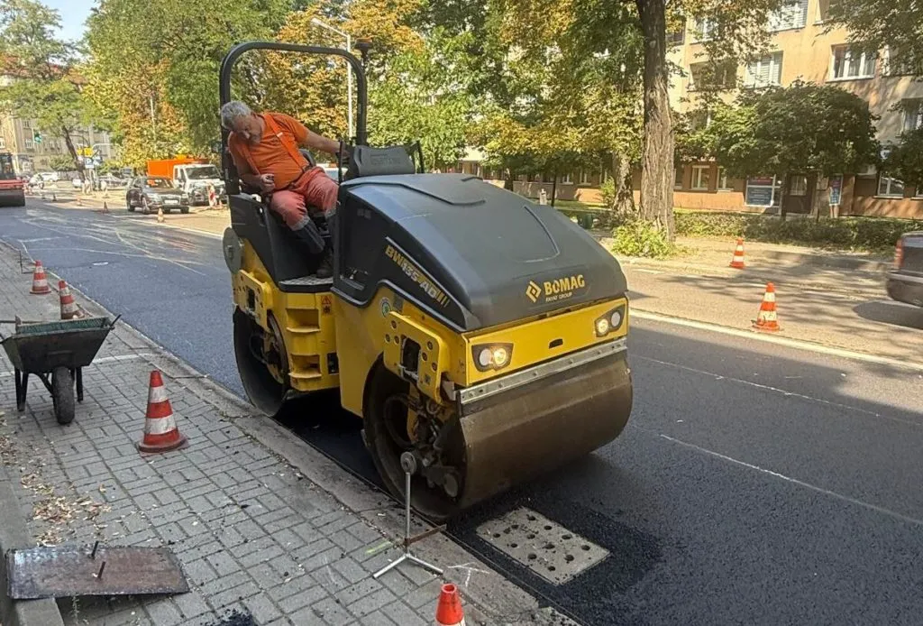 Katowice. Prace Drogowe Przy Ulicy Poniatowskiego 1