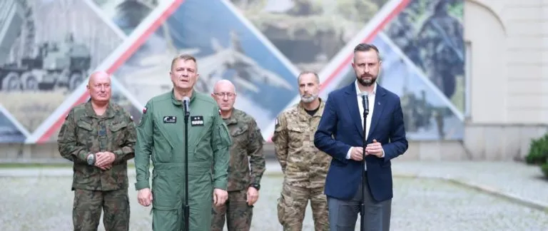 Na Zdjeciu Wicepremier Minister Obrony Narodowej W. Kosiniak Kamysz. Gen. Dariusz Malinowski Zastepca Dowodcy Operacyjnego Rodzajow Sil Zbrojnych Fot GOV.p MON