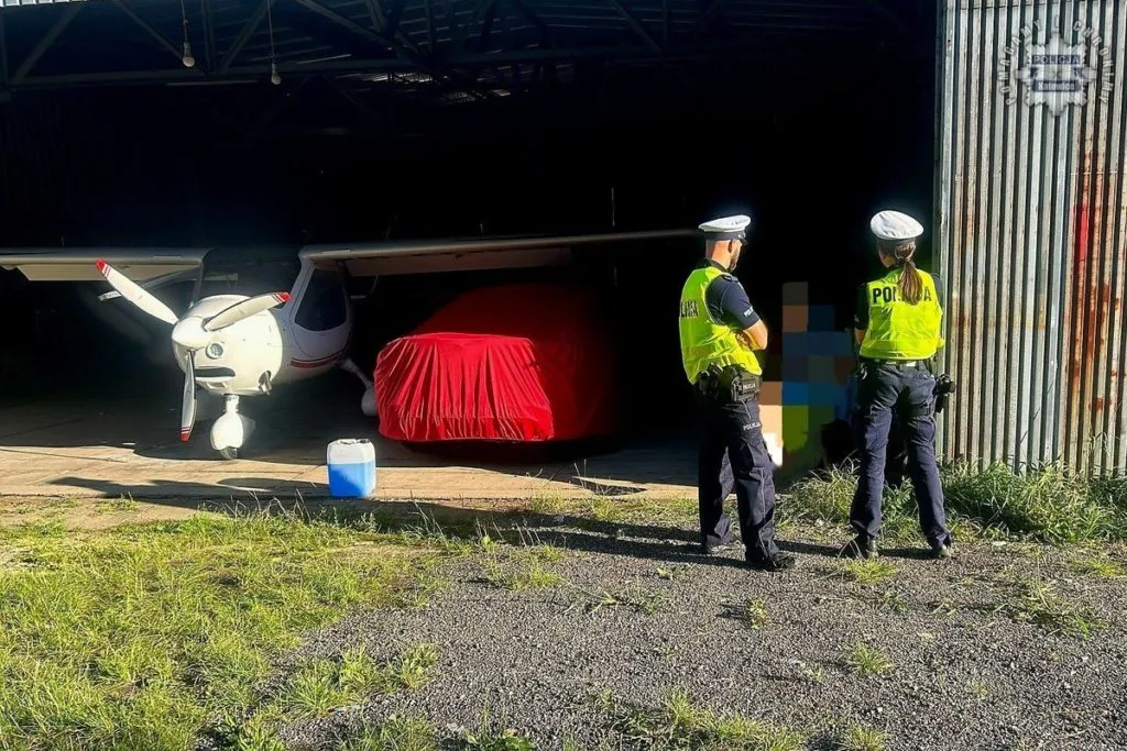Pilot Pod Wplywem Alkoholu Wyladowal Na Muchowcu. Sprawa Zajmuje Sie Policja