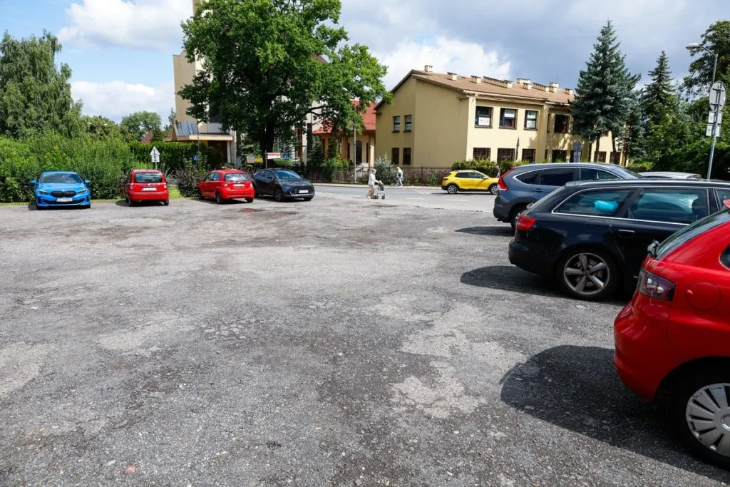 Przy Ul. Batalionow Chlopskich W Katowicach Zostanie Wybudowany Z Budzetu Obywatelskiego Parking Fot. KAW 2
