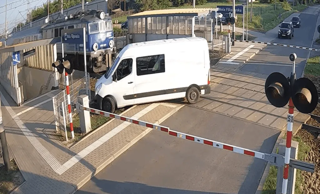 Zderzenie Auta Z Pociagiem W Pow