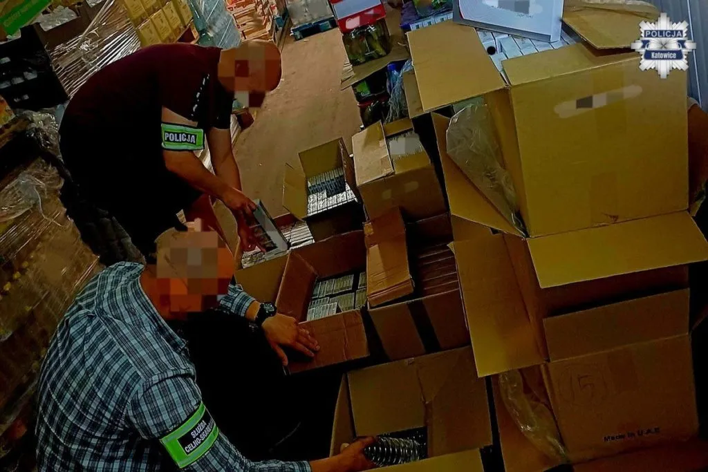 Nielegalne Papierosy I Alkohol Bez Akcyzy Przechwycone Przez Policjantow I Funkcjonariuszy Celno Skarbowych