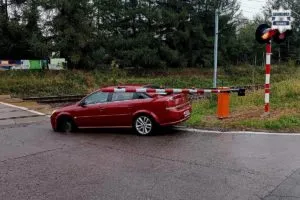 Policjant Z Katowic Zapobiegl Tragedii Na Przejezdzie Kolejowym