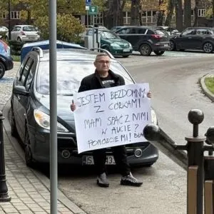 Samotny Ojciec Z Bytomia Prosil O Pomoc Pod Urzedem. W Kilkanascie Godzin Internauci Wplacili Ponad 700 Tysiecy Zlotych