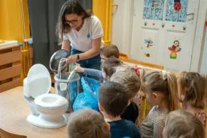 Katowickie Wodociagi Edukuja Jakie Negatywne Skutki Ma Niewlasciwe Wyrzucanie Odpady Fot.KAW 