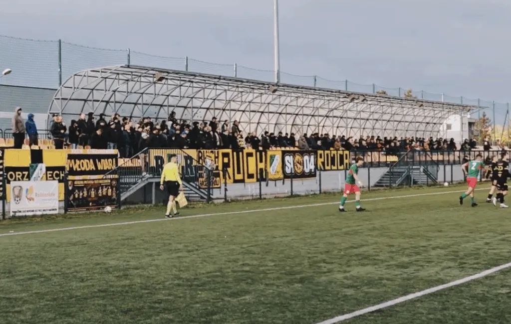 Nowa Piosenka Kibicow Ruchu Radzionkow Zyskuje Uznanie Wsrod Fanow Pilki W Calej Polsce