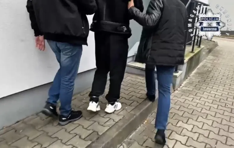 Obywatel Ukrainy Odpowiedzial W Trybie Przyspieszonym Za Probe Wreczenia Lapowki Policjantom Fot SLaska Policja