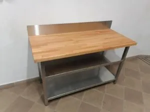 Stoly Z Blatem Drewnianym – Naturalna Wygoda W Codziennej Pracy