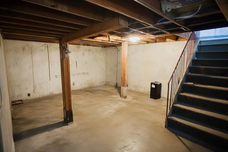 Glowne Piwnica Po Oproznieniu