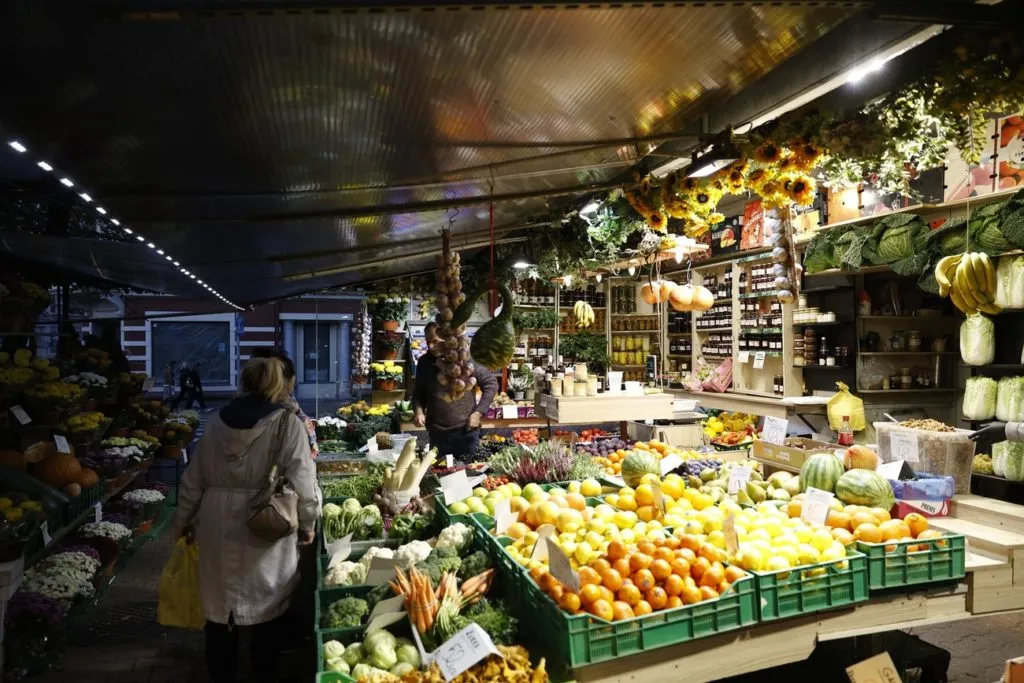 6 Grudnia Po Zmroku Odwiedz Targ