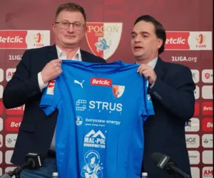 Kropliczanka Na Koszulkach Pogoni Siedlce Podczas Meczu Z Wieczysta Krakow 1