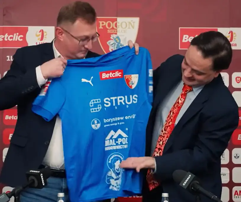 Kropliczanka Na Koszulkach Pogoni Siedlce Podczas Meczu Z Wieczysta Krakow