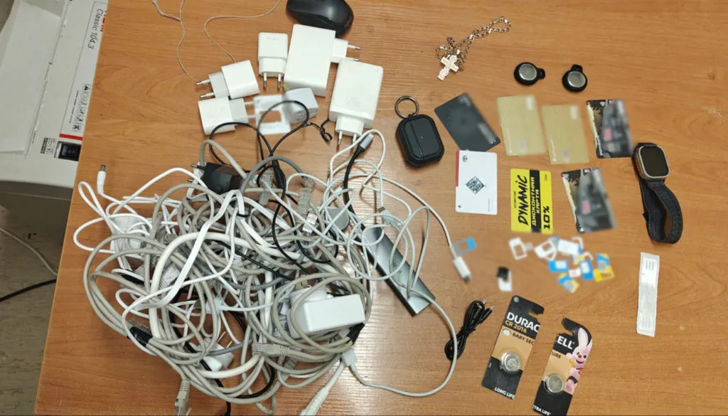 Podrozowali Po Europie Z Detektorem Urzadzen Szpiegowskich I Sprzetem Hakerskim Fot Policja Warszawa 2