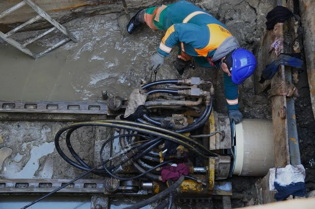 W komorze startowej na ul. Wilczej. Przewiert pod ulicą Jankego wymagał precyzyjnych działań.