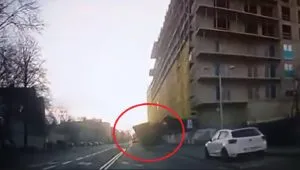 Ul Katowicka 61 W Katowicach Spadajaca Plyta