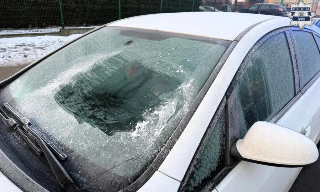 Nieodsniezone I Oszronione Pojazdy To Realne Zagrozenie &ndash; Policjanci Tyskiej Drogowki Reaguja
