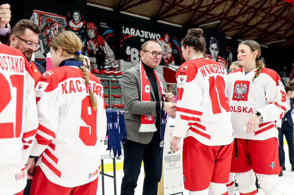 Polskie Juniorki W Katowicach Zdobyly Z Srebrny Medal Mistrzostw Swiata W Hokeju