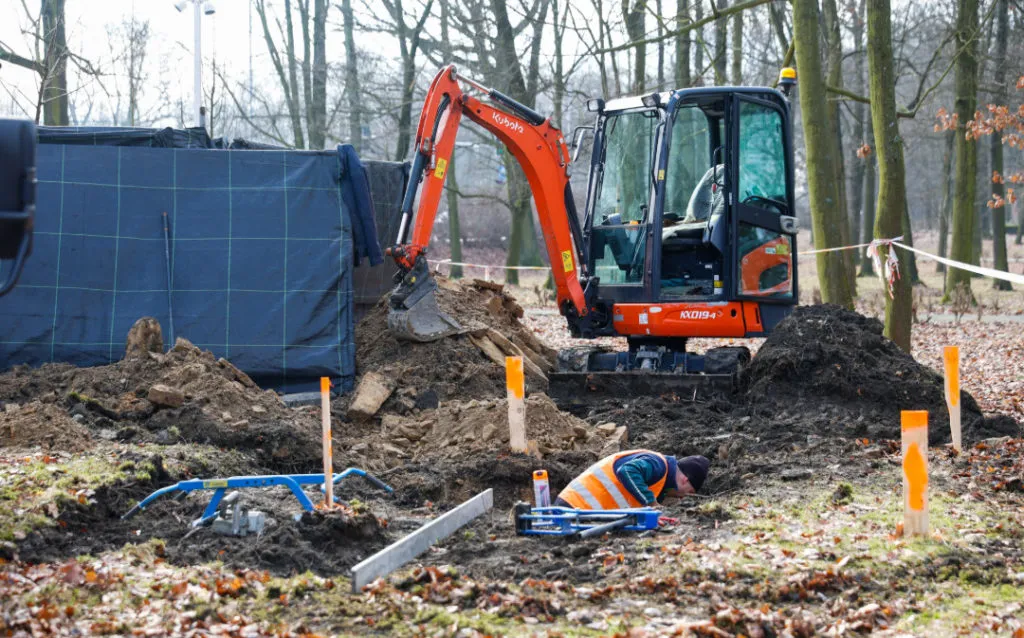 Wykonawca Rozpoczyna Prace Od Wykopow Pod Doprowadzenie Przylaczy Mediow Fot. KAW