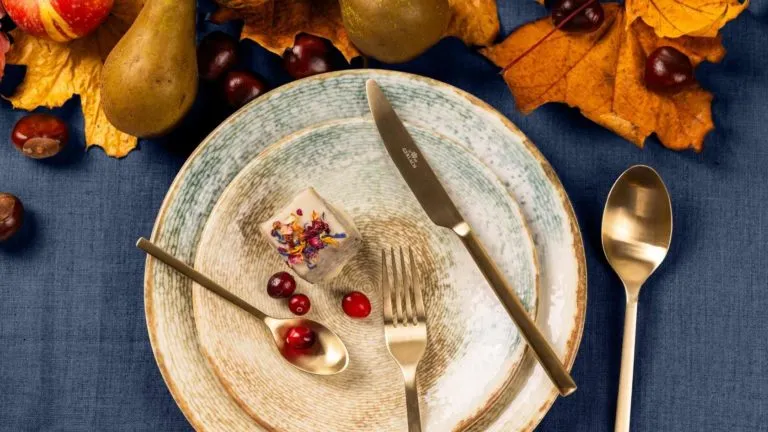 Jak nakryć st&oacute;ł do uroczystej kolacji Rola porcelany w etykiecie.jpg