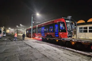 Pierwszy Tramwaj PESA Dotarl Do Katowic. Nowy Pojazd Jest Juz W Zajezdni W Zawodziu