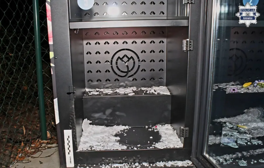 W Dzien Kobiet Wlamal Sie Do Kwiatomatu Przy Ul. Jozefowskiej W Katowicach I Grozil Motorniczemu Tramwaju